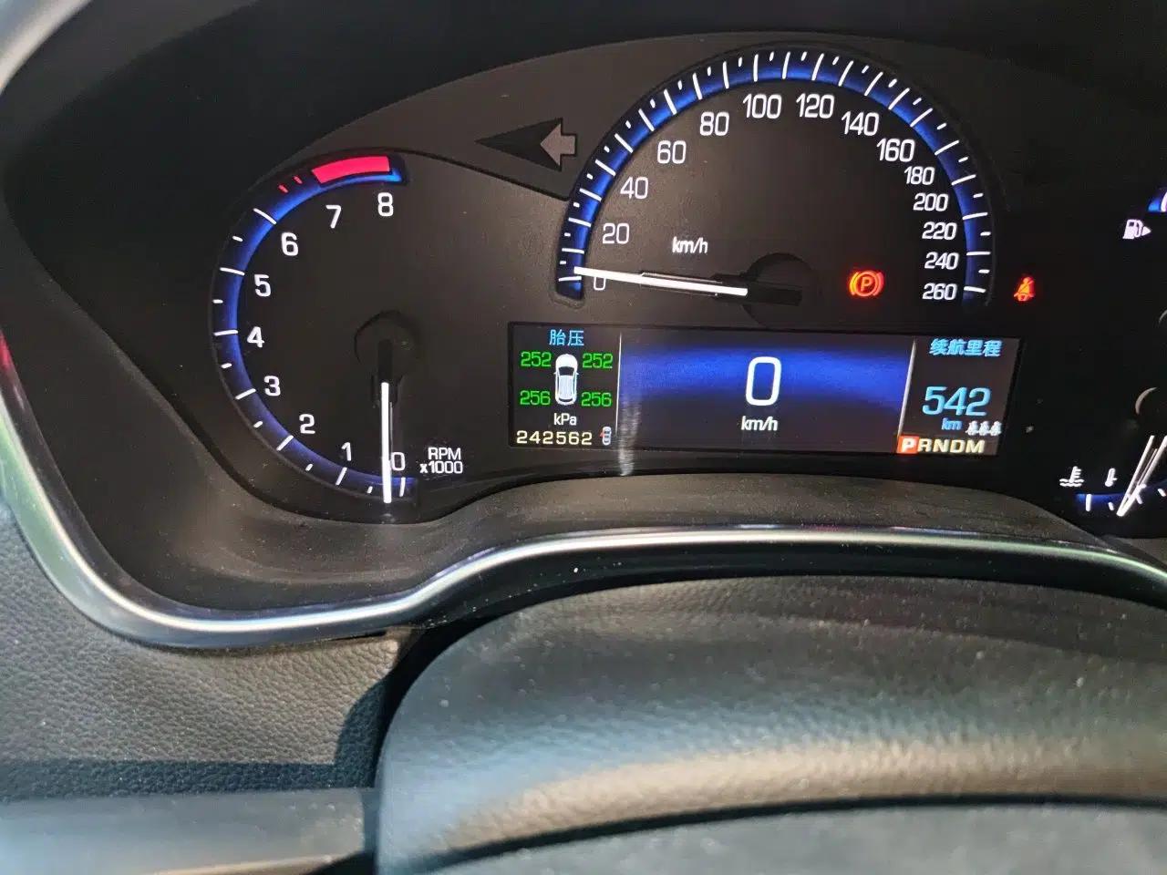 Cadillac SRX 2015 3.0L Elite Model — миниатюра 13