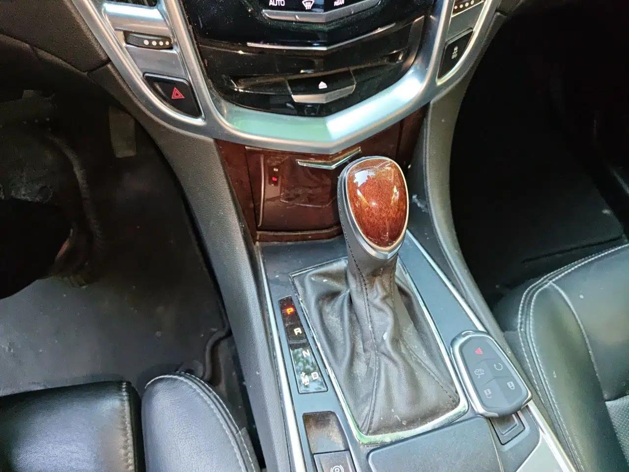 Cadillac SRX 2015 3.0L Elite Model — миниатюра 15
