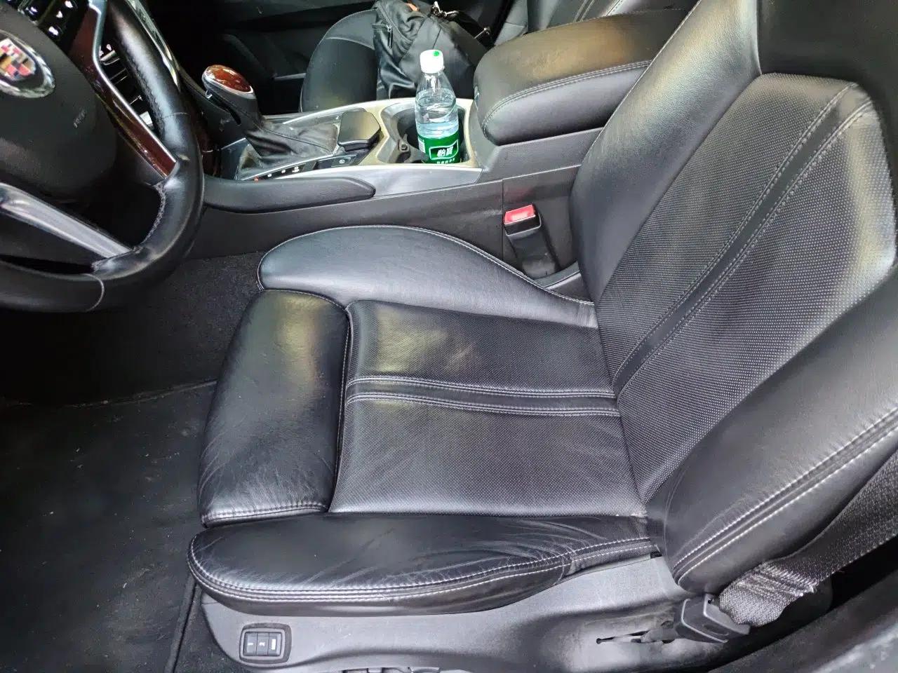 Cadillac SRX 2015 3.0L Elite Model — миниатюра 16