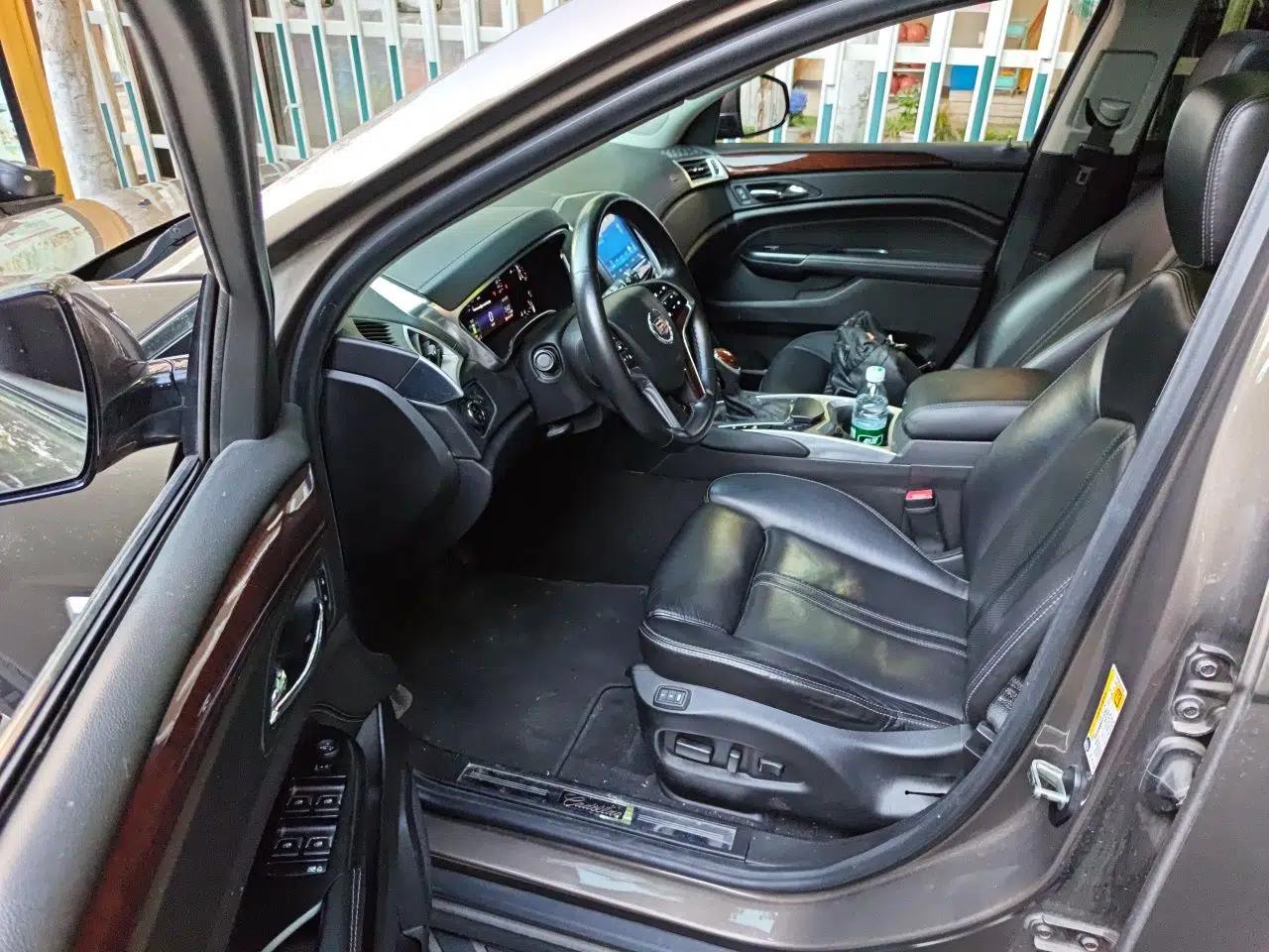Cadillac SRX 2015 3.0L Elite Model — миниатюра 17