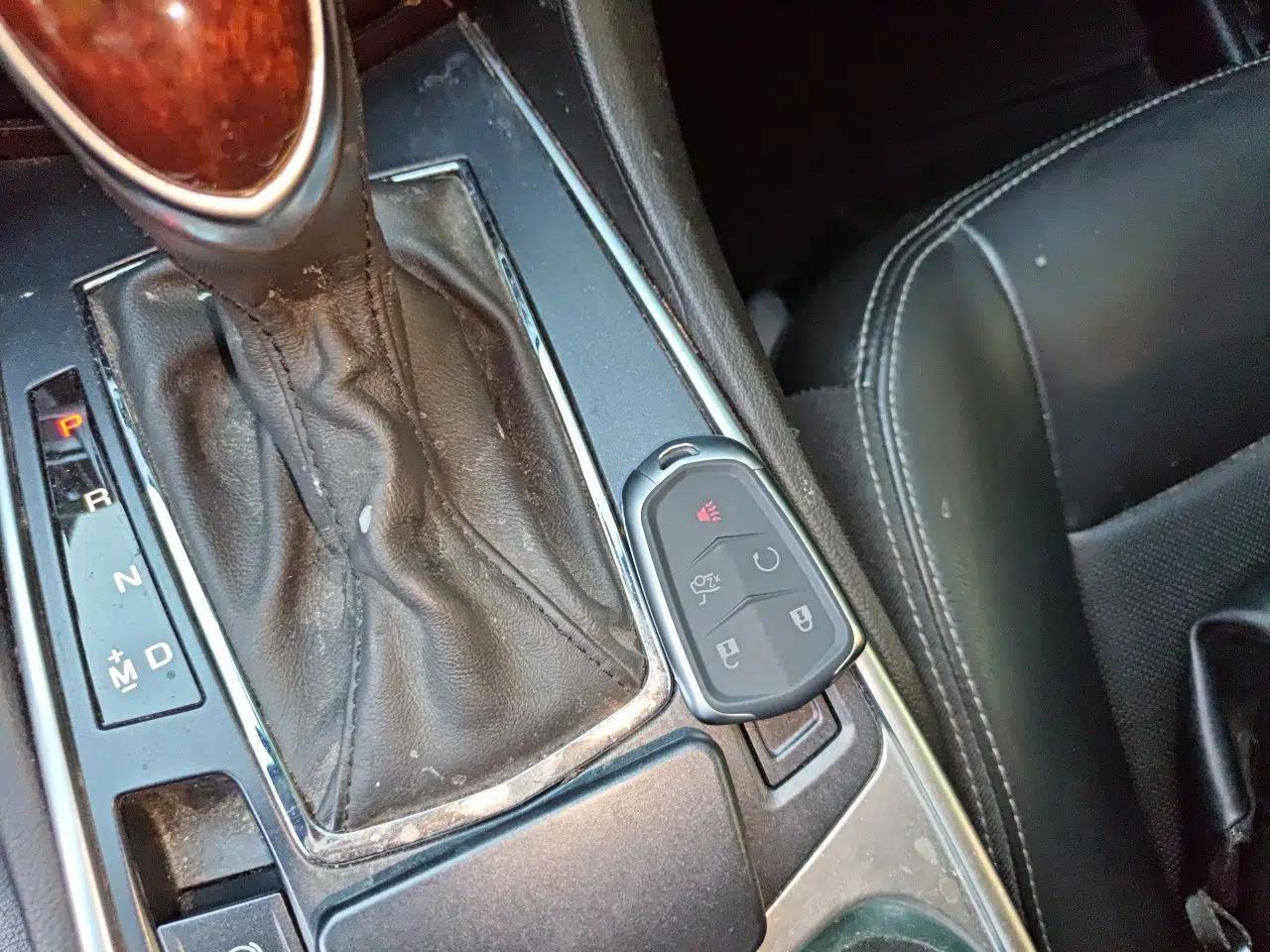 Cadillac SRX 2015 3.0L Elite Model — миниатюра 9