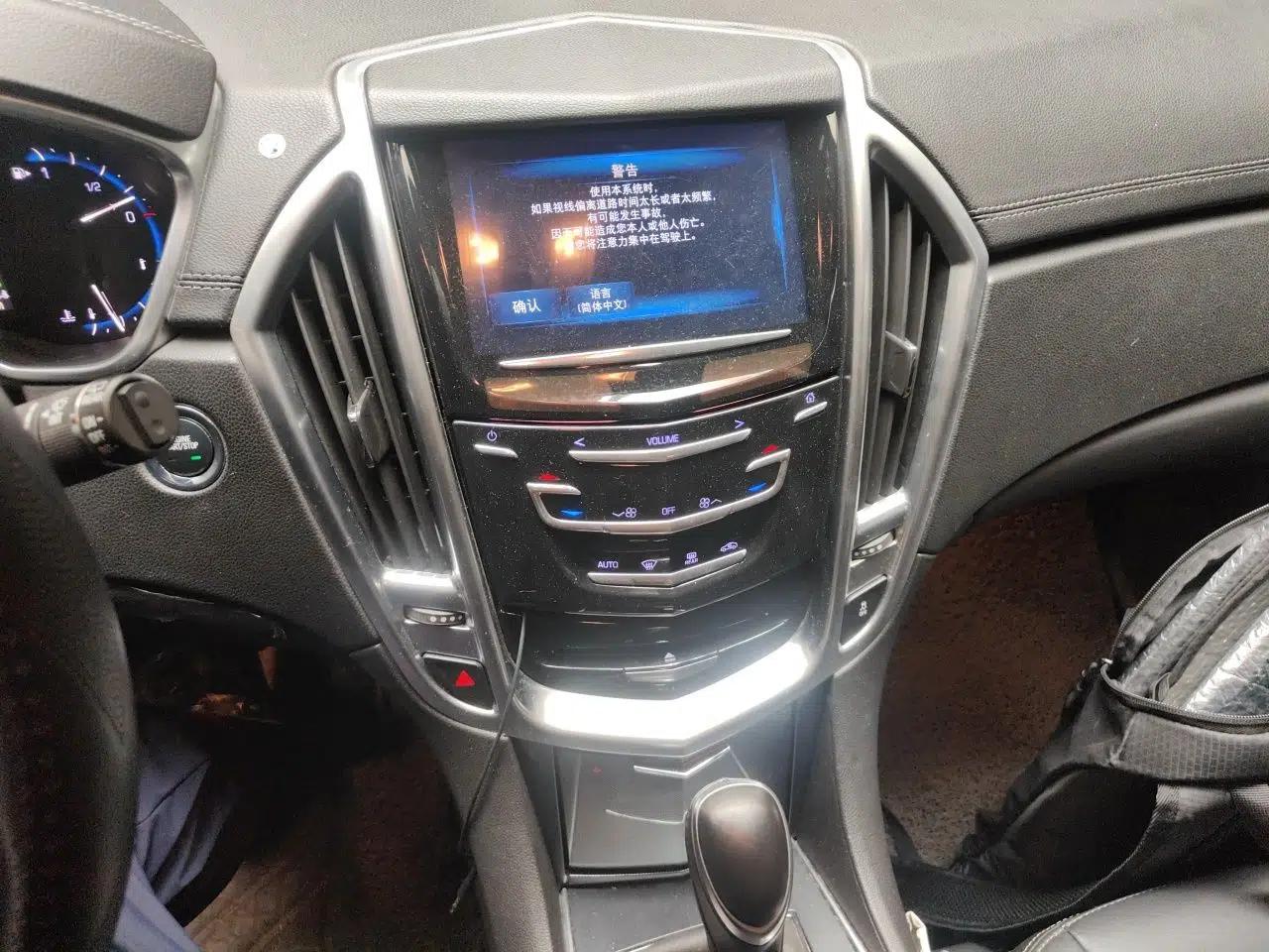 Cadillac SRX 2015 3.0L Comfort Version — миниатюра 14