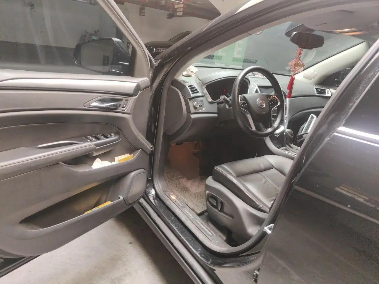 Cadillac SRX 2015 3.0L Comfort Version — миниатюра 17
