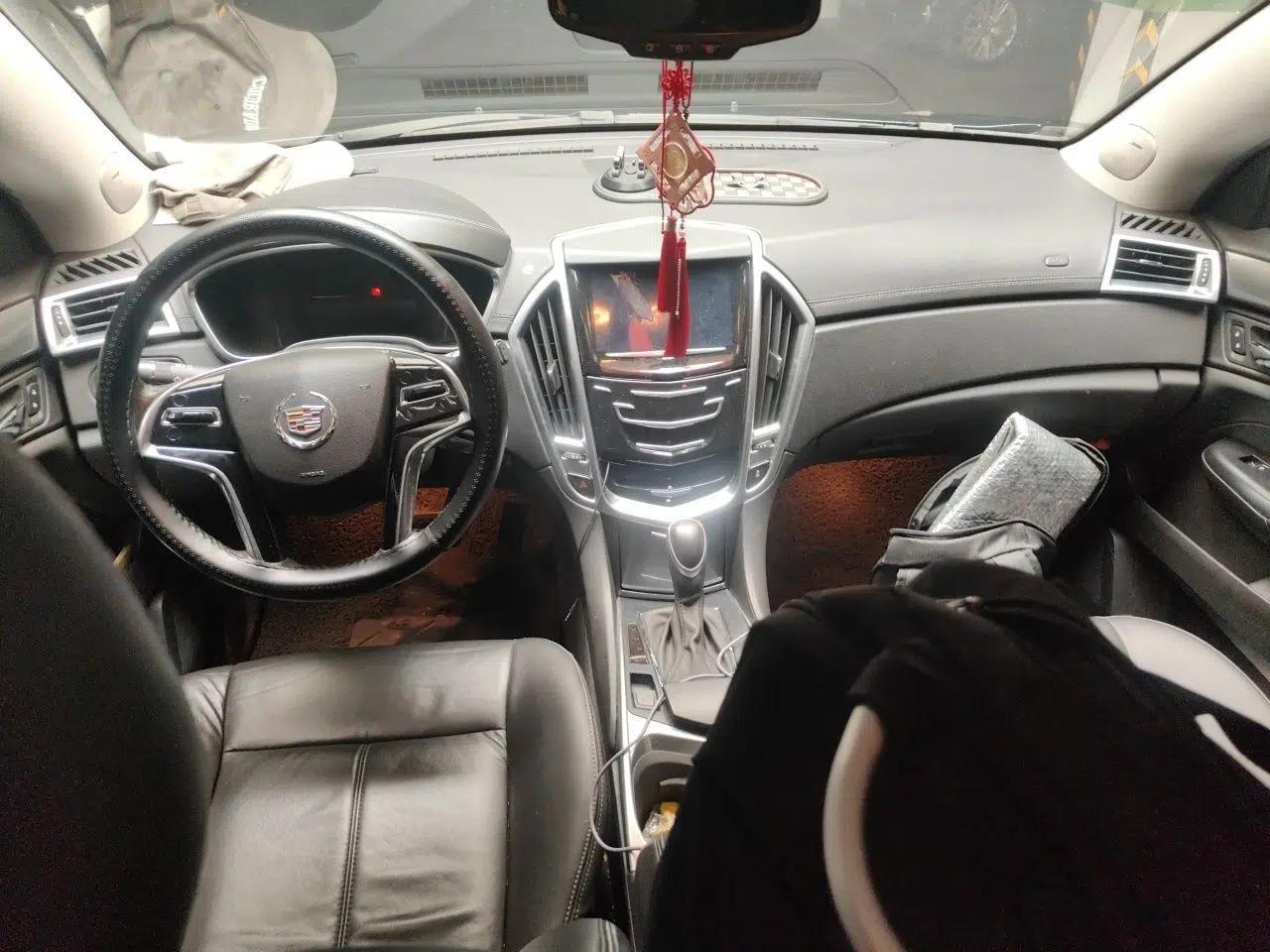 Cadillac SRX 2015 3.0L Comfort Version — миниатюра 10