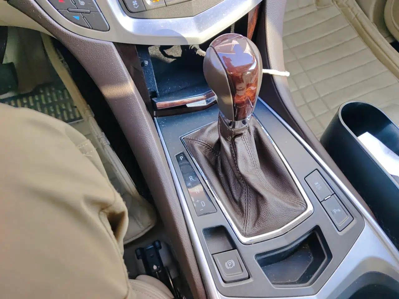 Cadillac SRX 2010 3.0L Luxury Edition — миниатюра 15