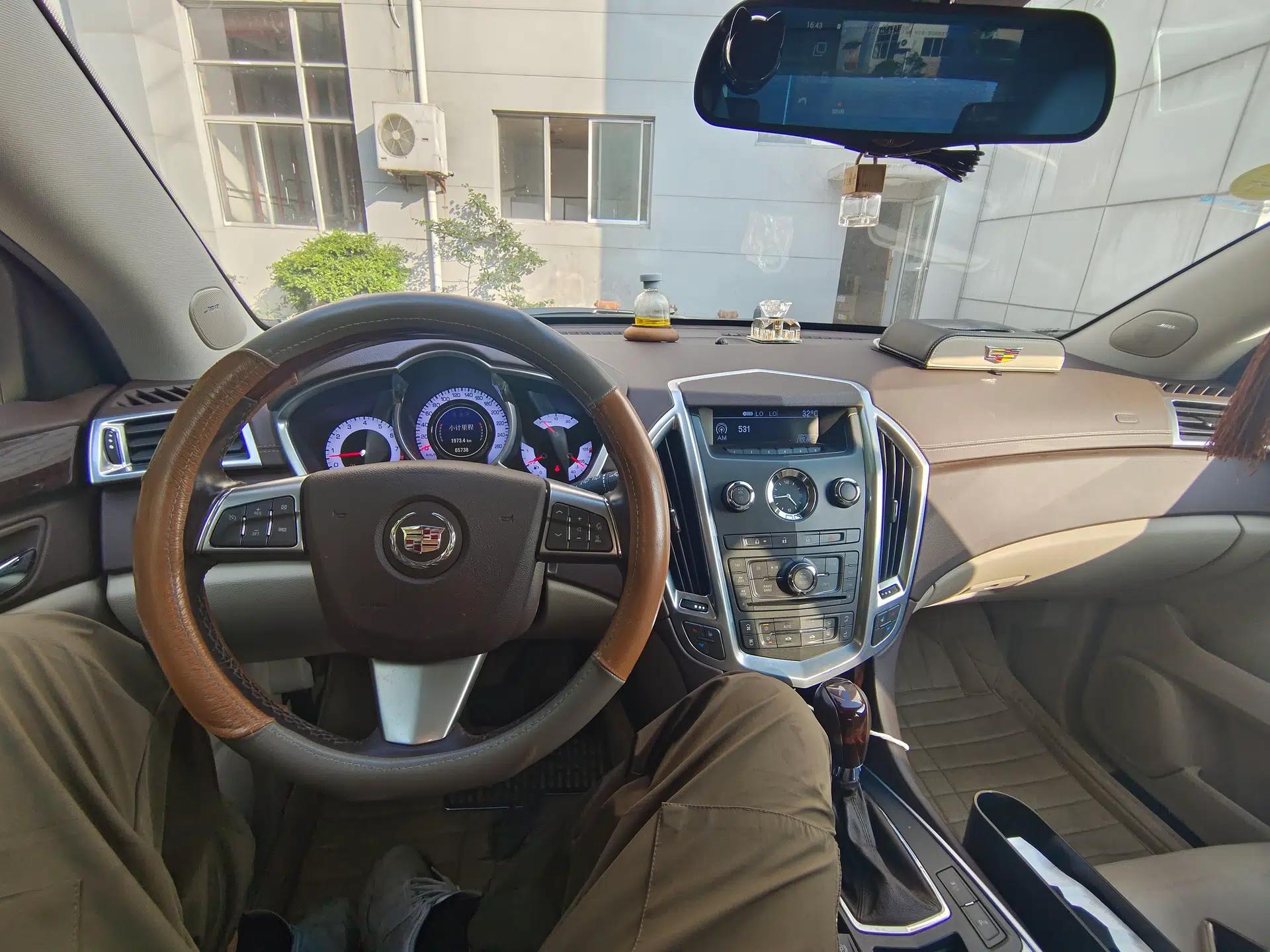 Cadillac SRX 2010 3.0L Luxury Edition — миниатюра 10