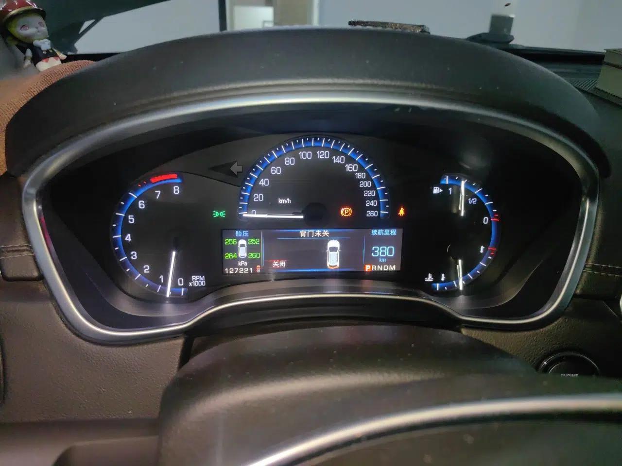 Cadillac SRX 2015 3.0L Elite Model — миниатюра 12