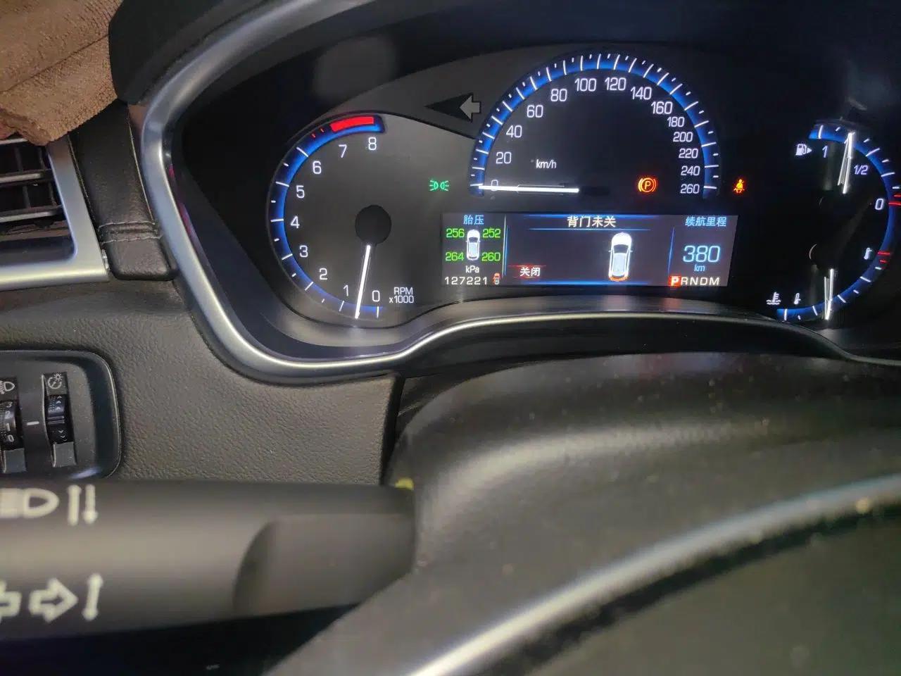 Cadillac SRX 2015 3.0L Elite Model — миниатюра 13