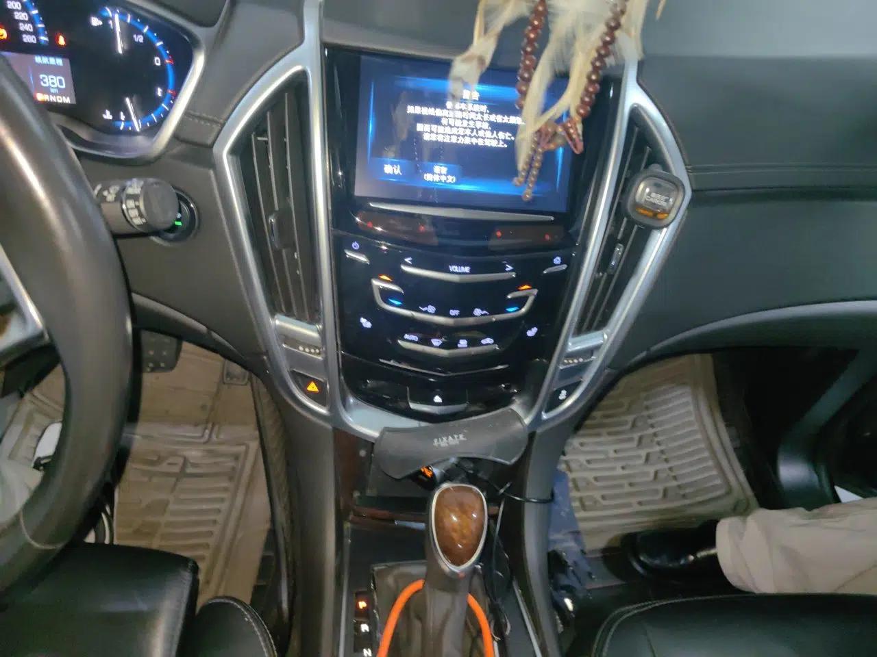 Cadillac SRX 2015 3.0L Elite Model — миниатюра 14