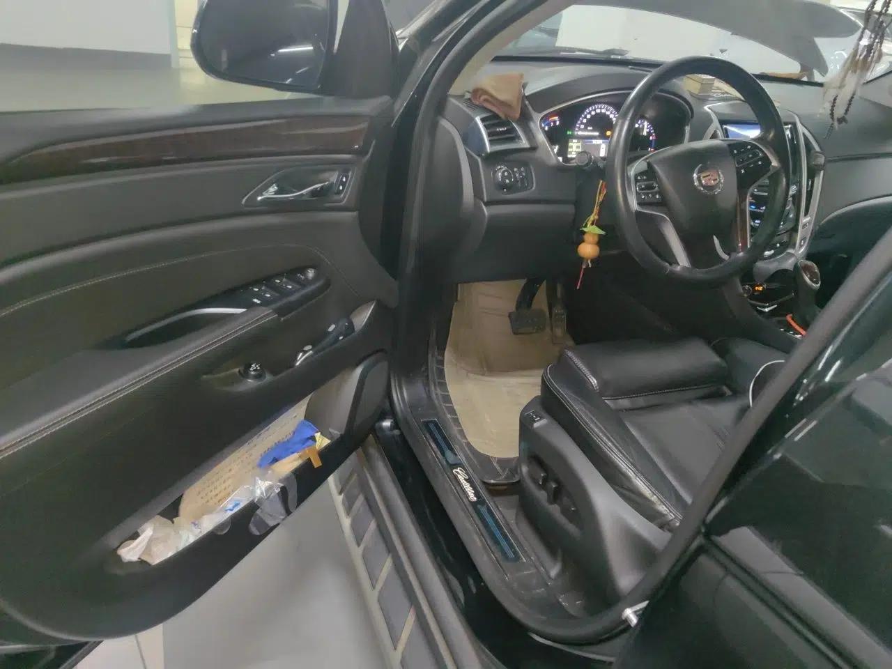 Cadillac SRX 2015 3.0L Elite Model — миниатюра 17