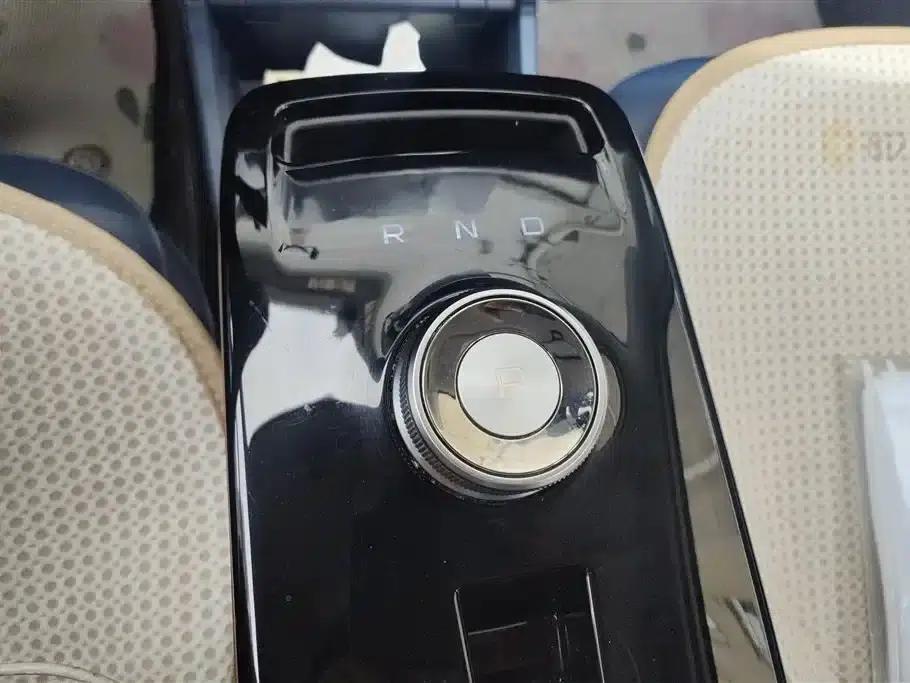 Geely Geometry E Firefly 2023 Model 320KM Cute Tiger 5-Seater — миниатюра 16