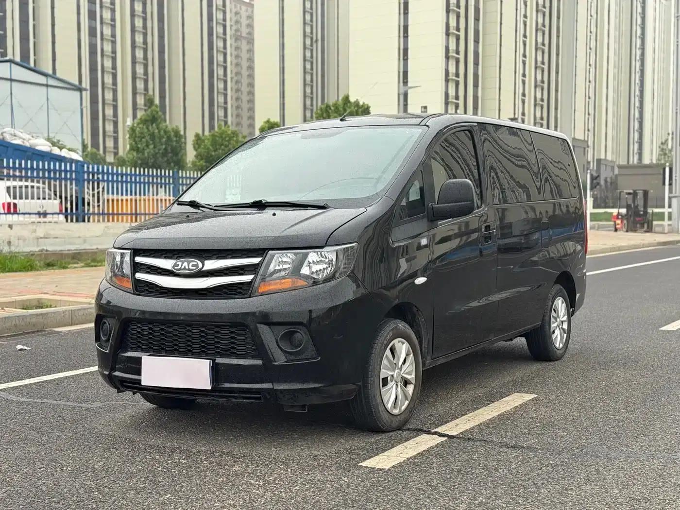 Refine M3 2022 1.8L 7-seater Standard Edition — миниатюра 3