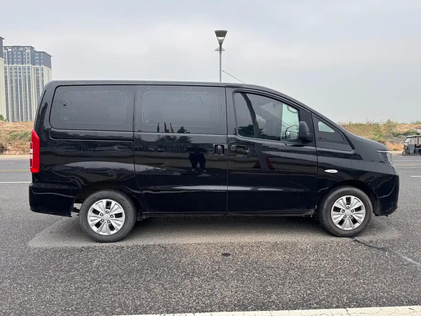Refine M3 2022 1.8L 7-seater Standard Edition — миниатюра 4