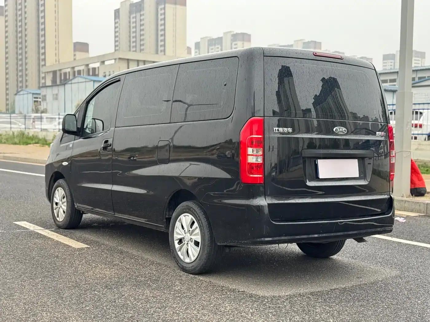 Refine M3 2022 1.8L 7-seater Standard Edition — миниатюра 5