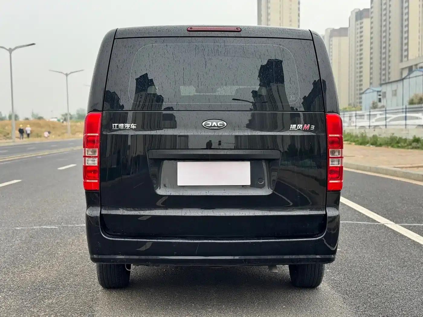 Refine M3 2022 1.8L 7-seater Standard Edition — миниатюра 6