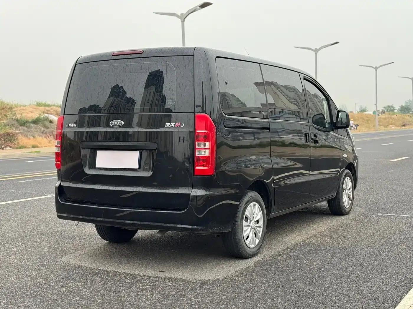 Refine M3 2022 1.8L 7-seater Standard Edition — миниатюра 7