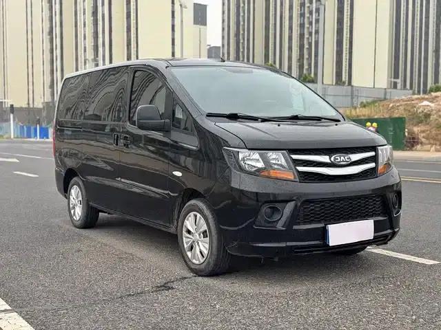 Refine M3 2022 1.8L 7-seater Standard Edition