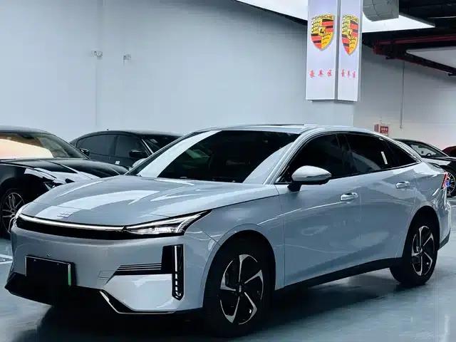 Galaxy L6 2025 EM-i 140km Starship Edition