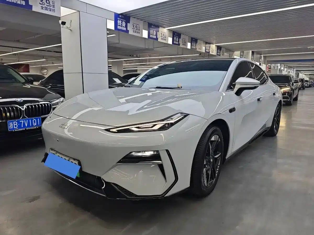Galaxy E8 2024 550km RWD Dragon Edition — миниатюра 1