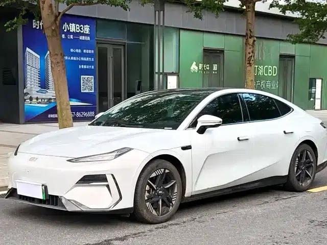 Galaxy E8 2024 Model 550km Rear-Wheel Drive PRO