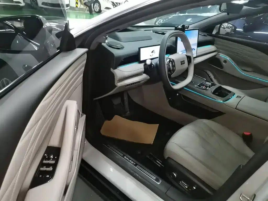 Galaxy Star 8 2025 Model 130km EM-i Flagship Edition — миниатюра 16