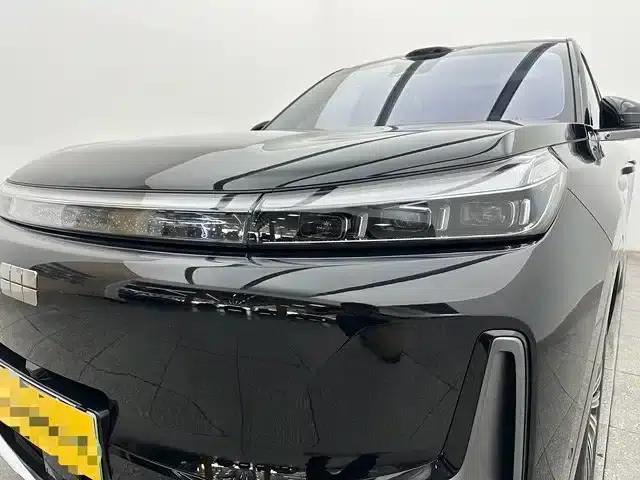 Galaxy M9 2025 210km/h AWD Navigator Edition — миниатюра 18