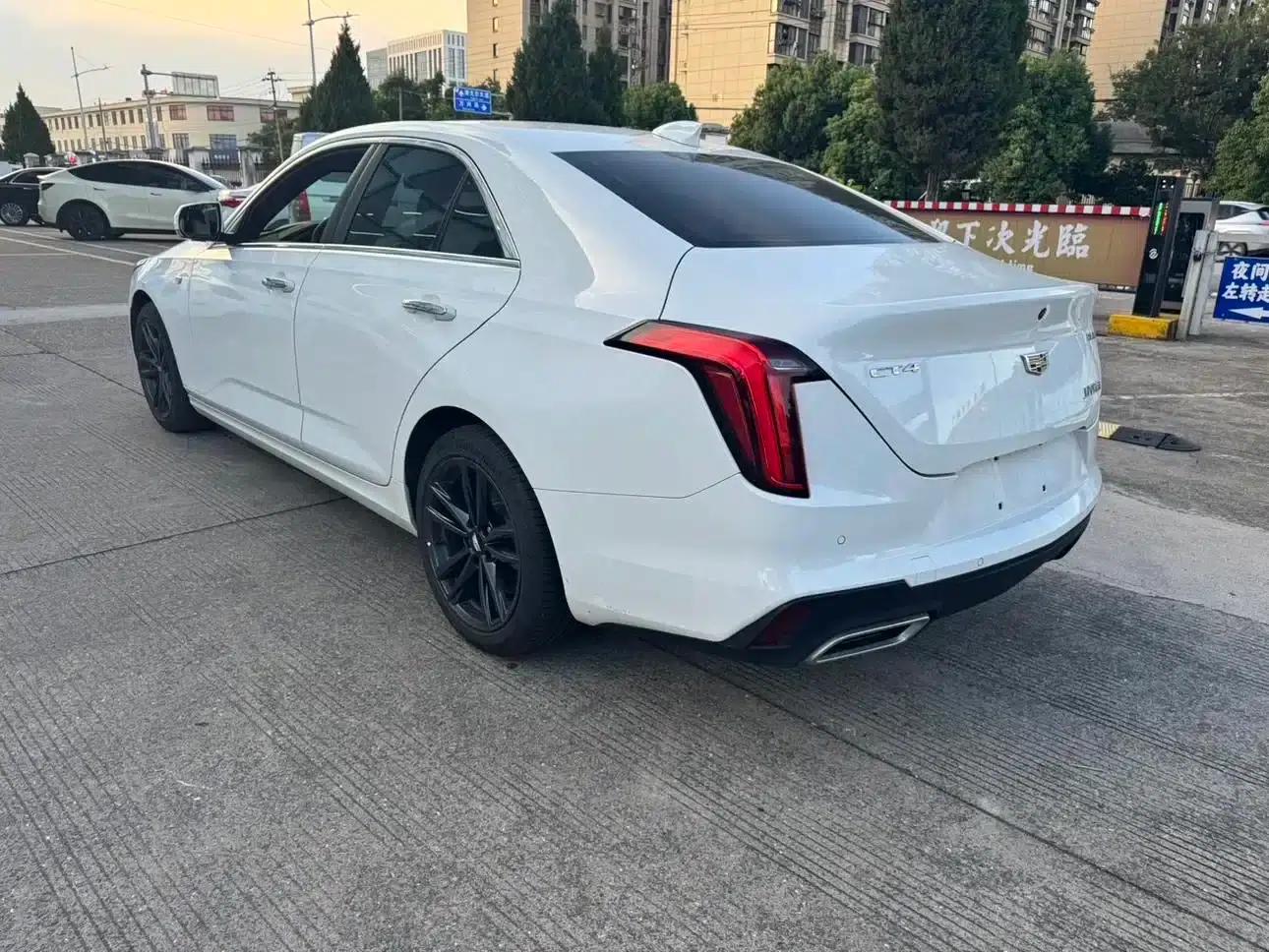 2022 Cadillac CT4 28T Luxury — миниатюра 12