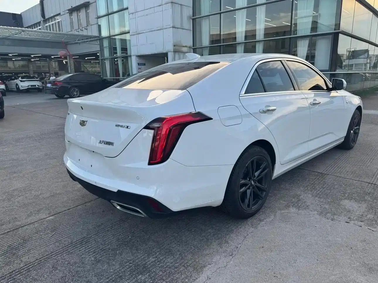 2022 Cadillac CT4 28T Luxury — миниатюра 10