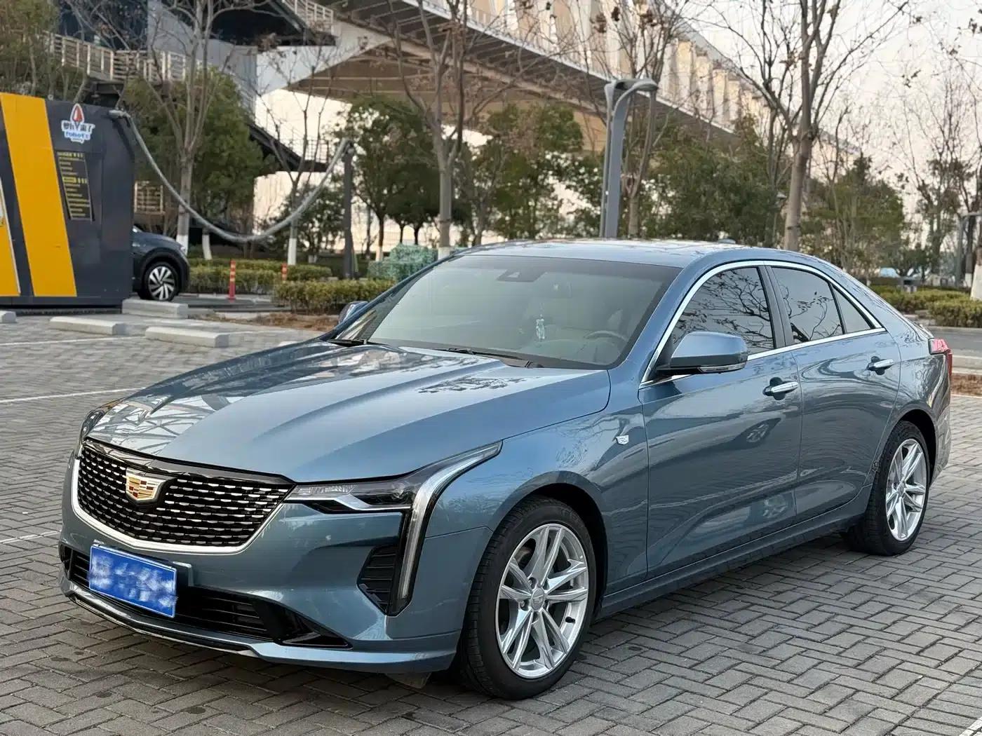 2023 Cadillac CT4 25T Luxury — миниатюра 1