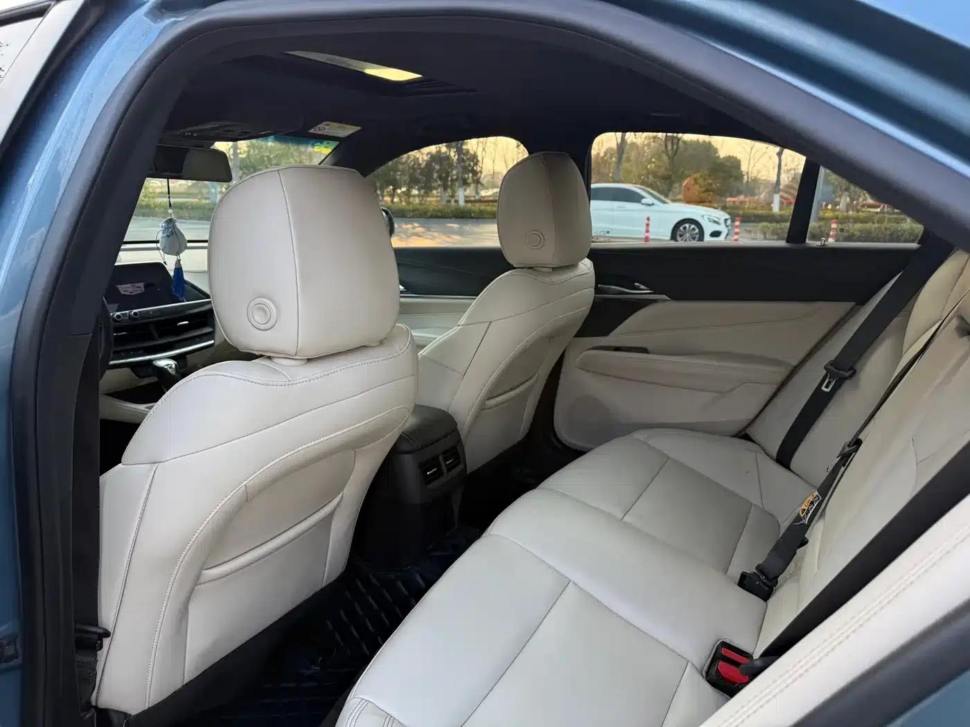 2023 Cadillac CT4 25T Luxury — миниатюра 9