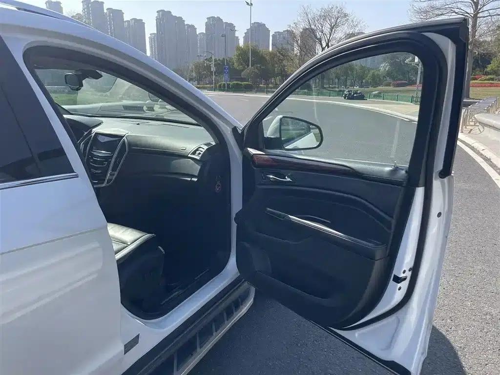2013 Cadillac SRX 3.0L Premium Edition — миниатюра 21