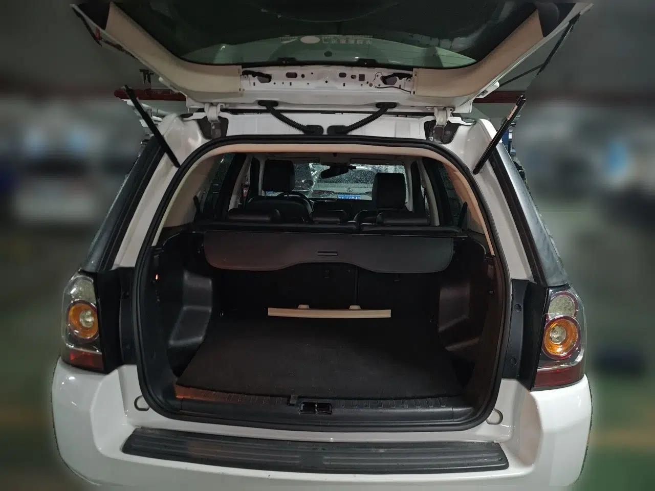 Land Rover Freelander 2 2014 2.0T Si4 SE Gasoline Version — миниатюра 20