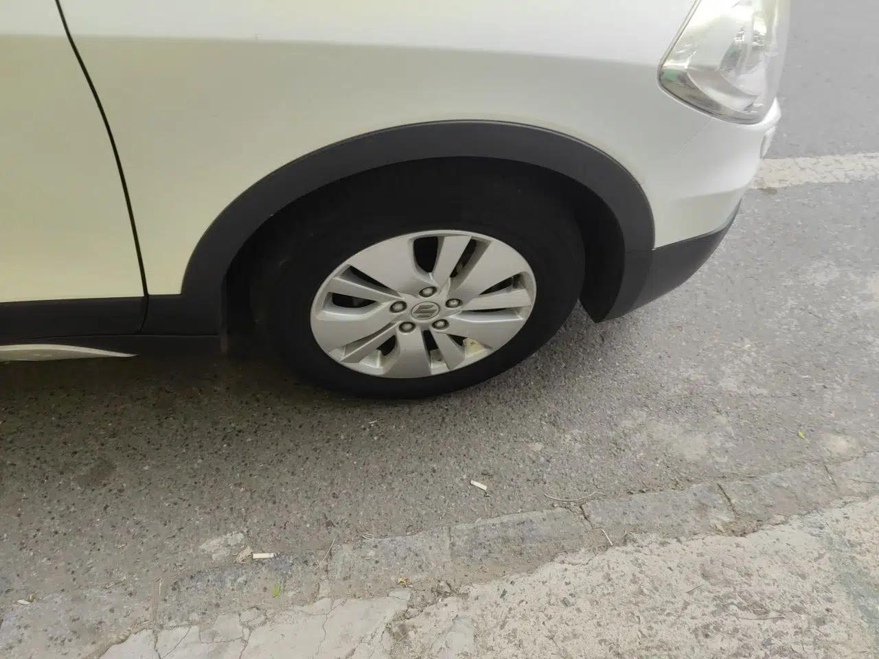 Suzuki S-Cross 2014 1.6L CVT Two-Wheel Drive Elite Version — миниатюра 5