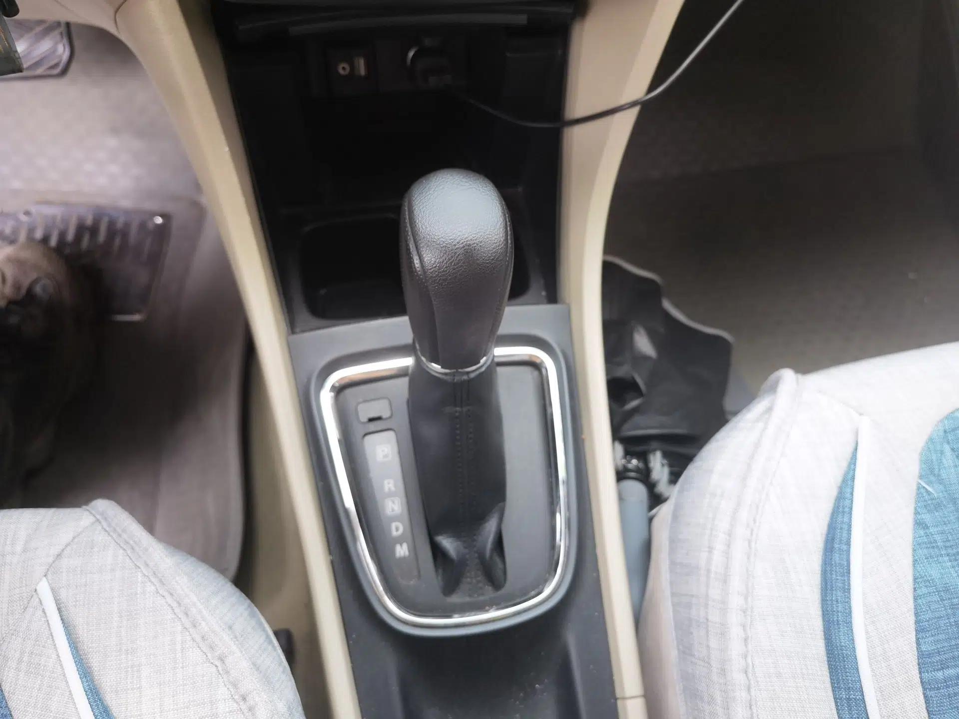 Suzuki Alivio 2015 1.6L Automatic Comfort Model — миниатюра 11