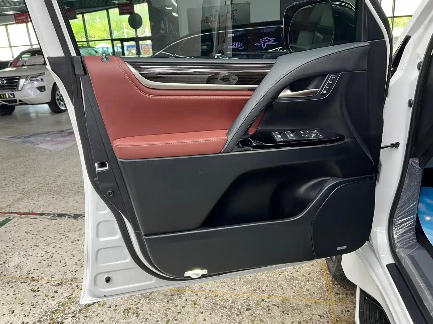 2019 Lexus LX 570 US Spec — миниатюра 14