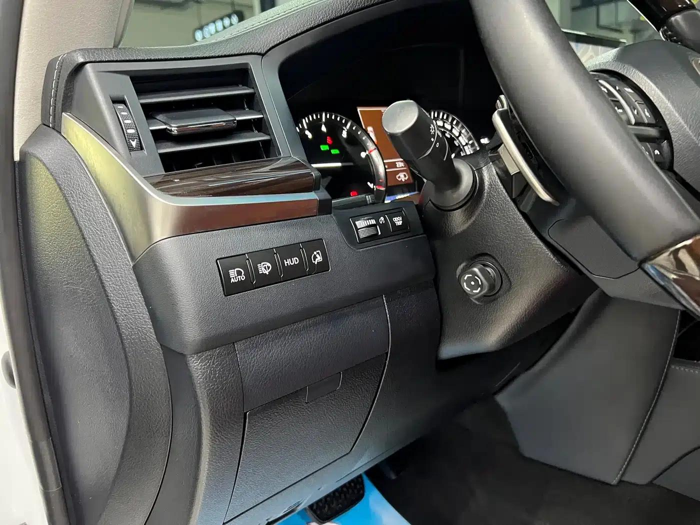 2019 Lexus LX 570 US Spec — миниатюра 16