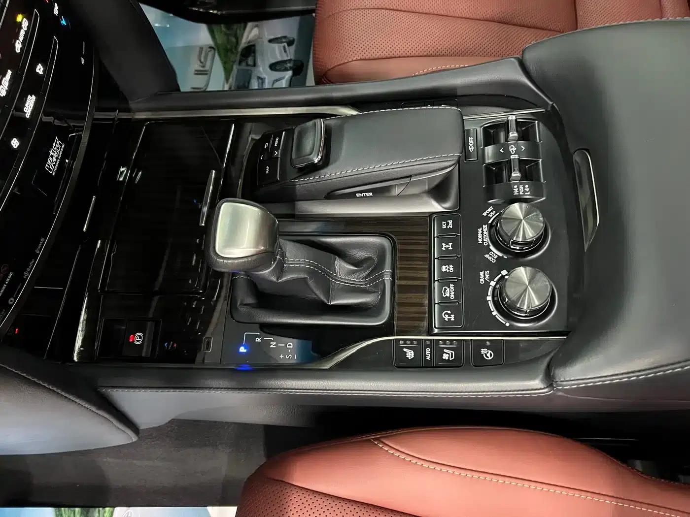 2019 Lexus LX 570 US Spec — миниатюра 18