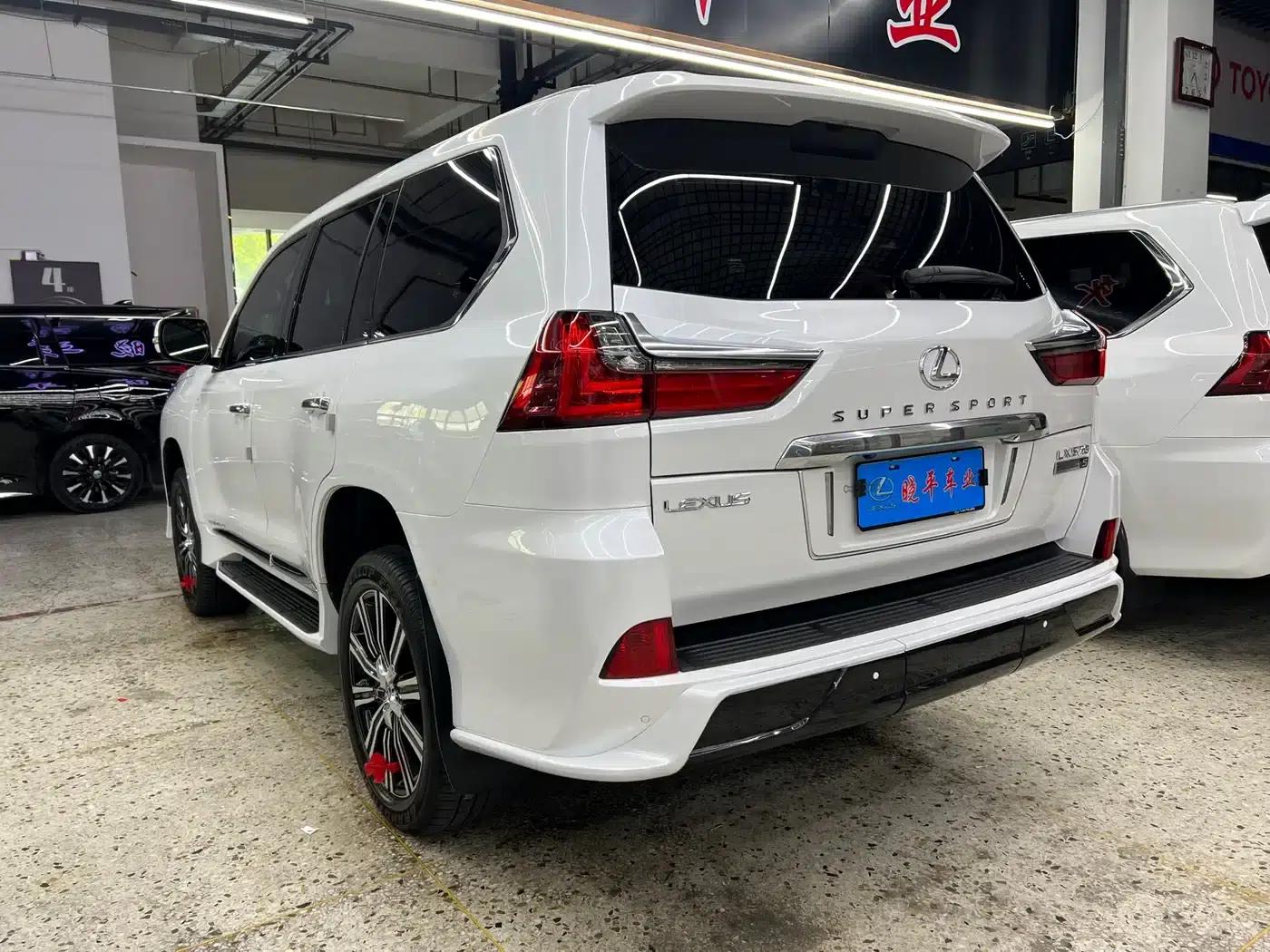 2019 Lexus LX 570 US Spec — миниатюра 3