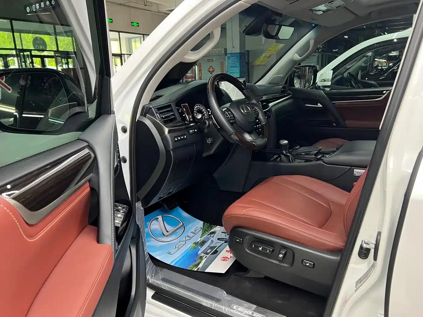 2019 Lexus LX 570 US Spec — миниатюра 9