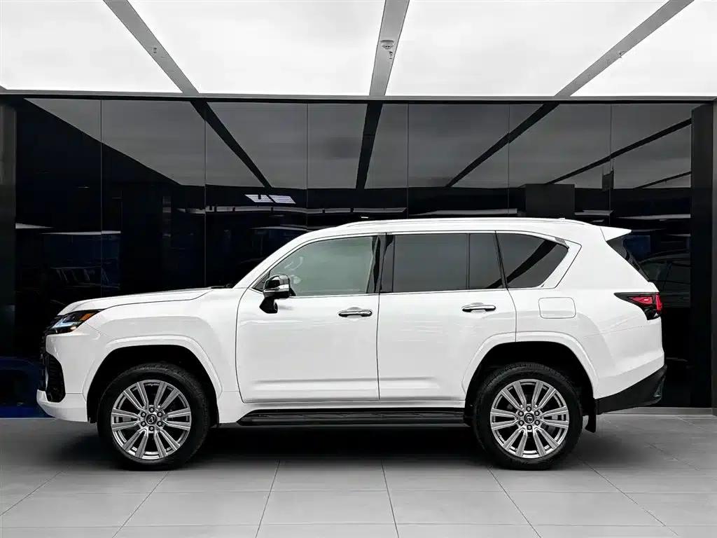 Lexus LX 2023 600 Four-Seat Version — миниатюра 3
