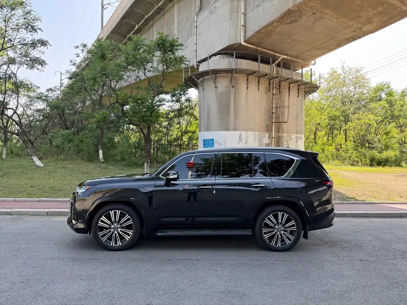 Lexus LX 2025 700h Territory Edition — миниатюра 3