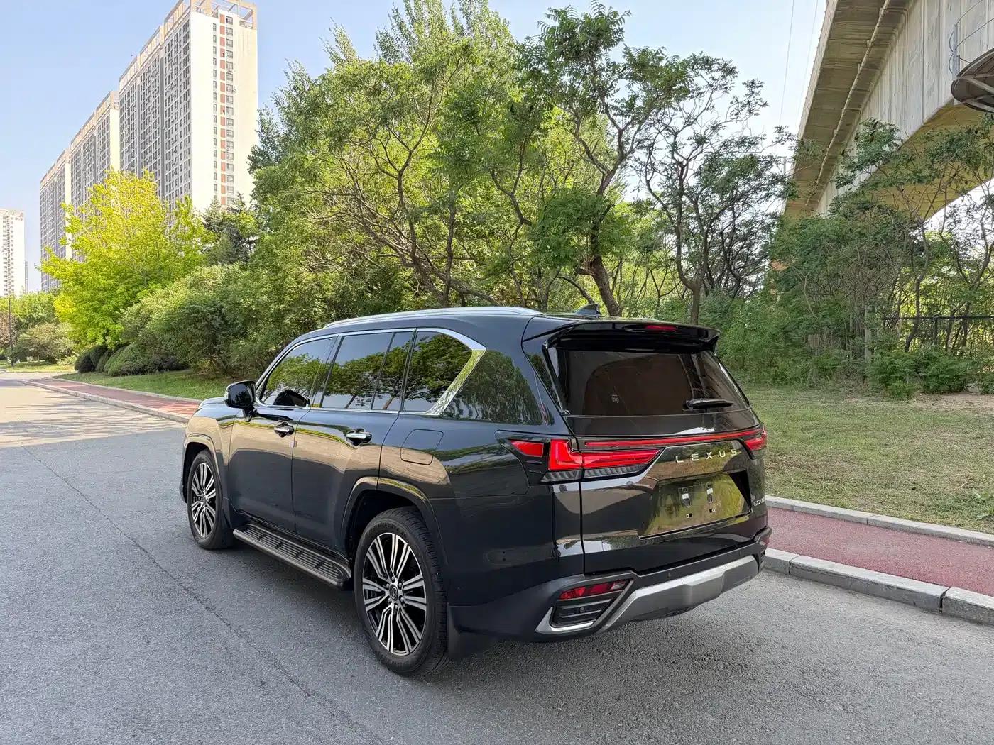Lexus LX 2025 700h Territory Edition — миниатюра 4