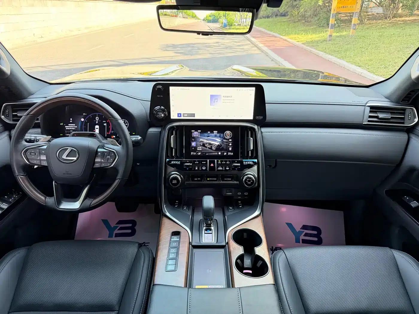 Lexus LX 2025 700h Territory Edition — миниатюра 8