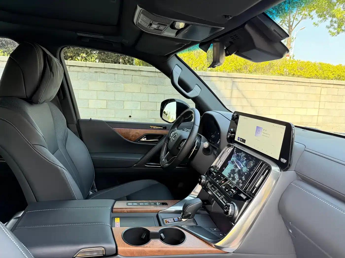 Lexus LX 2025 700h Territory Edition — миниатюра 9