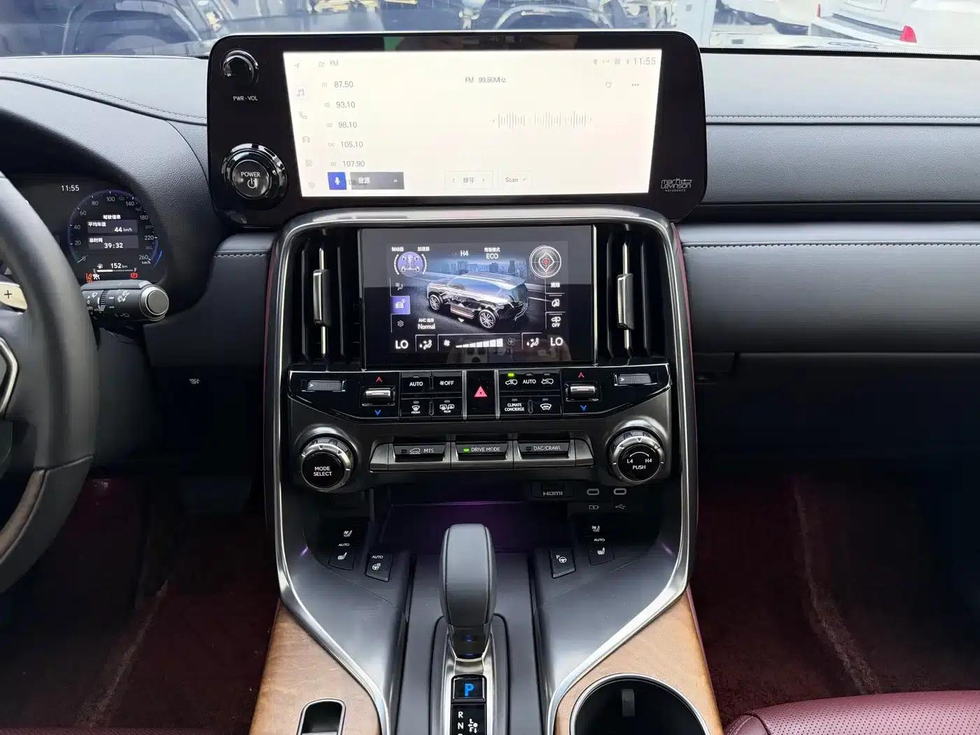 Lexus LX 2025 700h Territory Edition — миниатюра 12