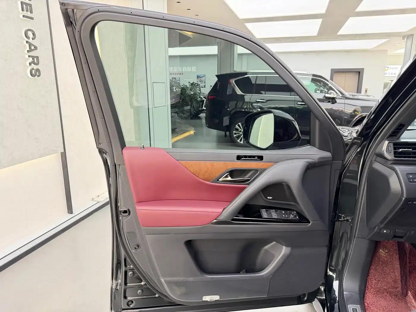 Lexus LX 2025 700h Territory Edition — миниатюра 18