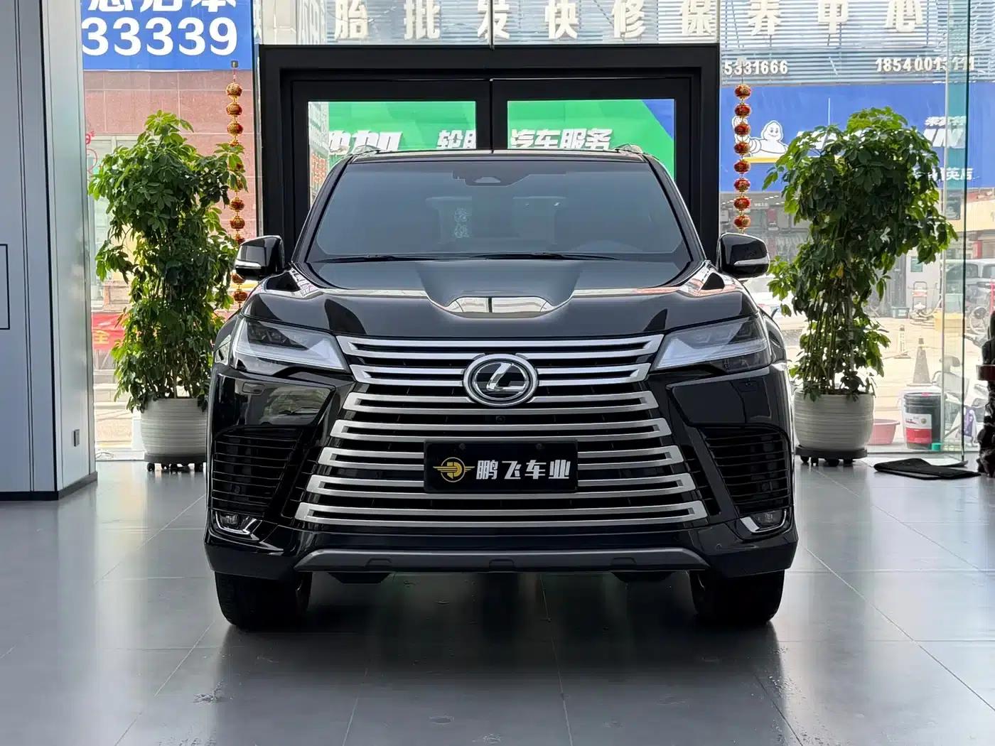 Lexus LX 2025 700h Territory Edition — миниатюра 3