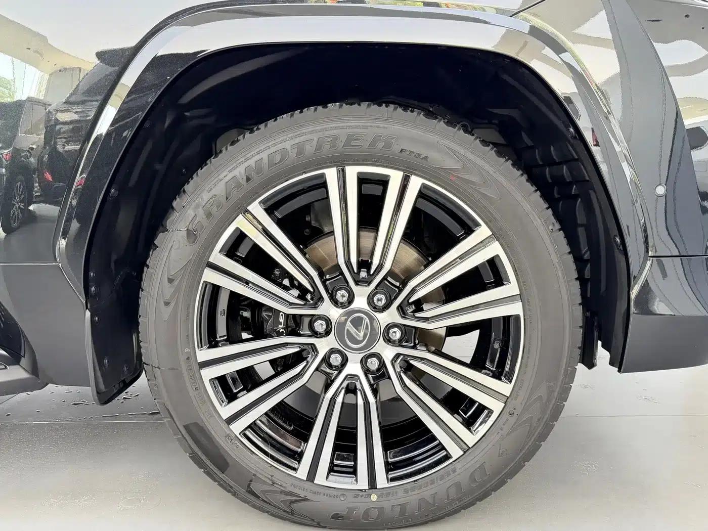 Lexus LX 2025 700h Territory Edition — миниатюра 23