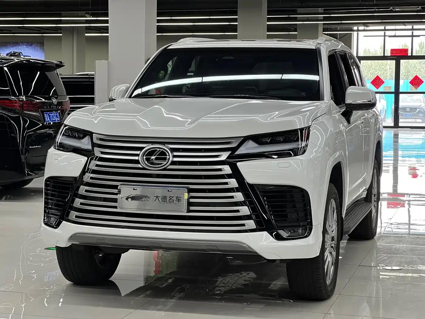 Lexus LX 2025 700h VIP Leading Edition — миниатюра 1