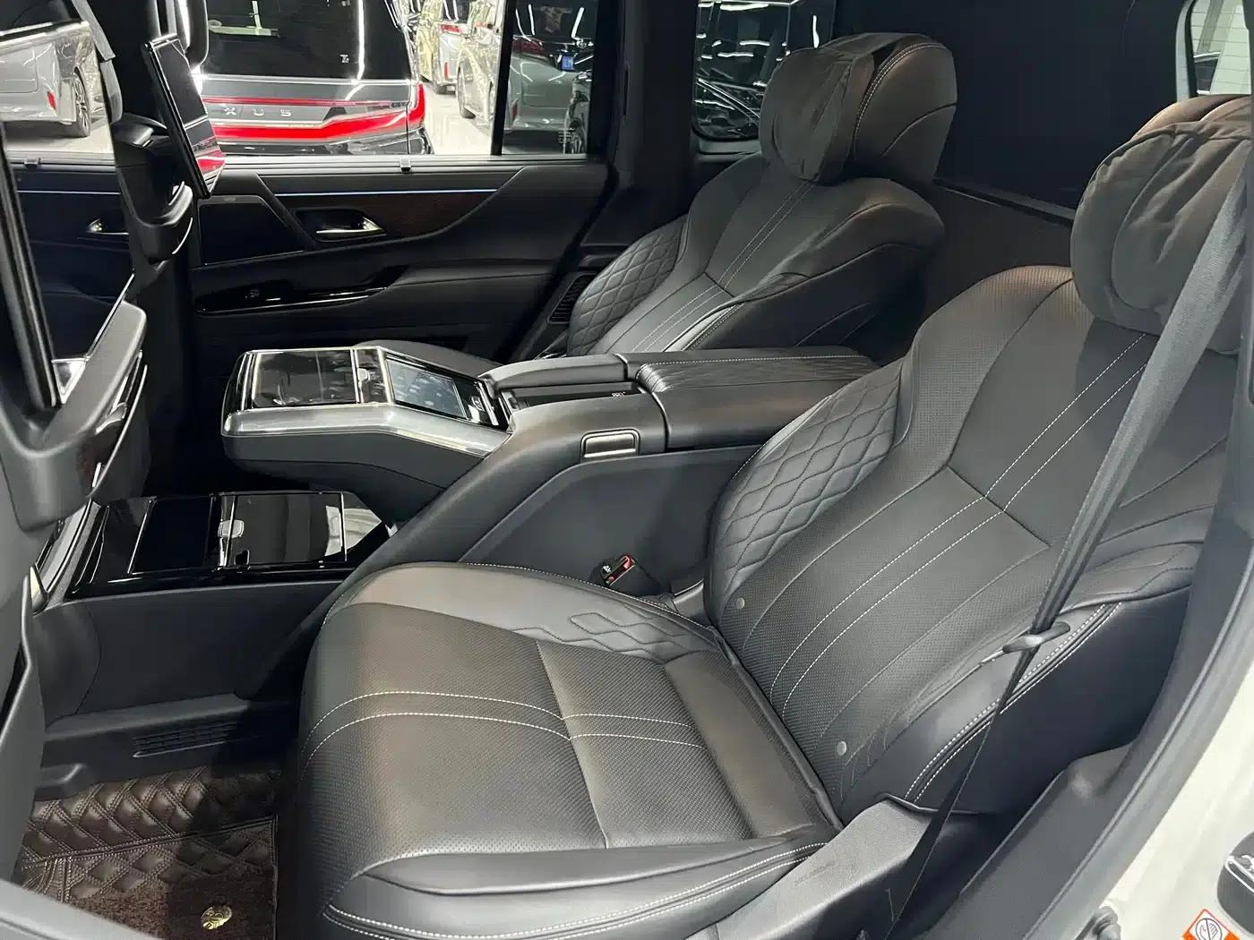 Lexus LX 2025 700h VIP Leading Edition — миниатюра 12